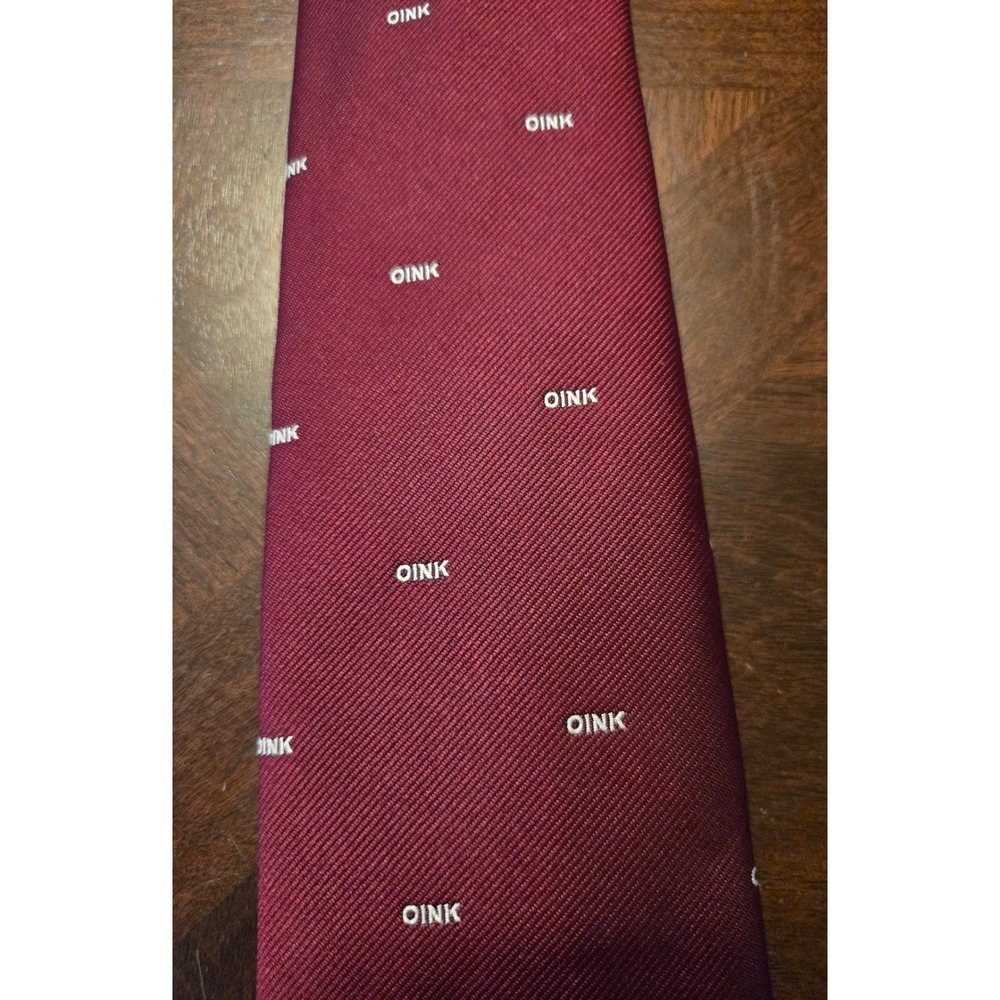 Hog Wild Boston Pork Avenue Collection OINK Pig Silk Tie Burgundy Maroon Novelty - Picture 2 of 6